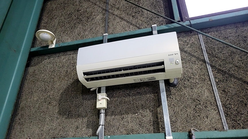 愛西市事務所移転の為エアコン取外工事